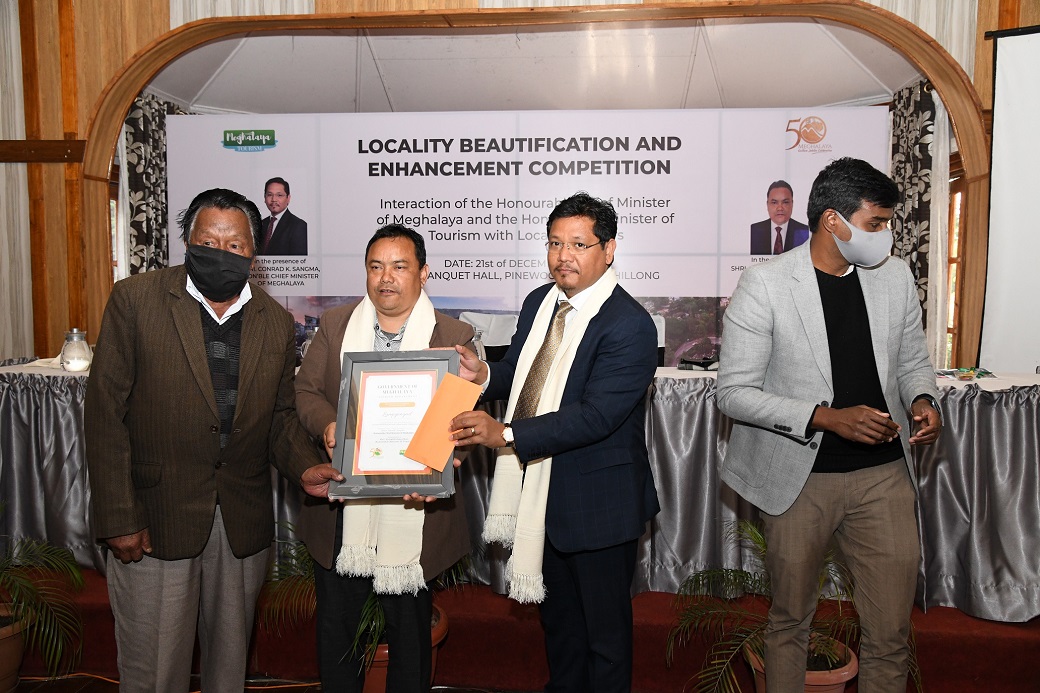 Government distributes cheques under ‘Locality Beautification and Enhancement Competition’