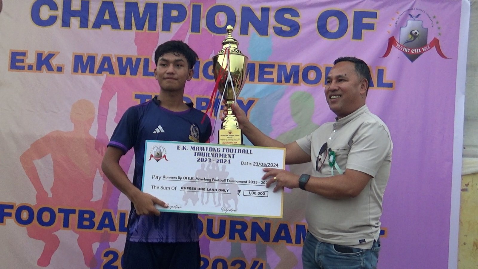 RYNGKAT KI BAHAING U (L) BAH EK MAWLONG BAD KI NONGSHAH KHOT SNGEWBHA LA PYNHAP PYRDA IAKA EK MAWLONG MEMORIAL TROPHY FOOTBALL TOURNAMENT HA MAWLASNAI