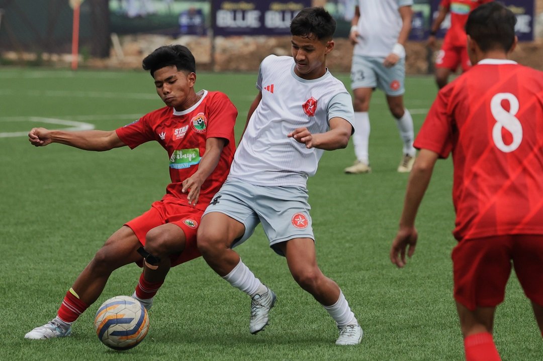 Shillong, Feb 28: Shillong Lajong FC did what they had to do to keep the pressure on leaders Mawlai SC by thrashing Langsning FC 6-0 in their OC Blue Shillong Premier League 2024 match at the SSA Stadium at First Ground, Polo, here today. Deibormame Tongper (9’), Samchaphrang Lato (26’), Yohaan Benjamin (30’), Remark Kharmalki (76’), Babysunday Marngar (80’) and Mebannangkiew Thabah (90’+2) were the scorers as Lajong ripped apart Langsning for the second time this season; their first leg meeting ended 4-0 in SLFC's favour back in October. Lajong now have 39 points to Mawlai's 41 but the latter have a game in hand. Nevertheless, this result means that Mawlai can not afford to slip up in their next match against lowly Nongthymmai SC. For Langsning, this was their last match of the season and there was to be no fairytale ending for them. They remain in fourth place with 24 points but the former champions' hold on that position looks vulnerable as the two clubs immediately below them (Laitkor on 23 points and Nangkiew Irat on 22) both have two games each to play. Deibormame scored the first in under 10 minutes for his 20th goal of the season - he is by far and away the lead contender for Top Scorer in this edition of the OC Blue SPL. Remark was instrumental in the next two goals, enabling Samchaphrang's low left-footer from the edge of the box with a beautiful cross from the right flank before setting up Yohaan's goal taken on the run just four minutes later. Then followed a dry spell that lasted well into the second half. Langsning had their chances in the interim but these were largely long range attempts that were rarely on target or threatening enough. Lajong goalkeeper Siwel Rymbai had to make two saves of note, one to deny Mecheal Roy Kurbah before a brilliant reaction save to keep out Dauruhipaia Pale's header from a corner. After his work in providing assists, Remark got his name on the scoresheet after being supplied the ball in the box by Babysunday, who then scored the next goal with a sharp run where he beat a defender and the onrushing Langsning keeper Rajat Paul Lyngdoh. Mebannangkiew finished the proceedings by tapping in a cross to seal the handsome victory. Tomorrow Nongthymmai will face Mawlai at 3pm. Mawlai had won the reverse fixture 2-1 on 15 January.