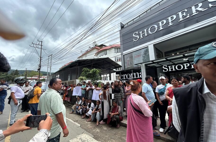 Hawkers Protest in Shillong Demanding PTVC Meeting, Denied Entry to Secretariat