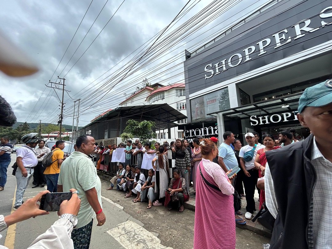 Hawkers Protest in Shillong Demanding PTVC Meeting, Denied Entry to Secretariat