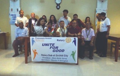 Pynthymmai nongkitkam ka Rotary Club ha Umsning, shimti u Bah Shemphang Lyngdoh kum u Presisent