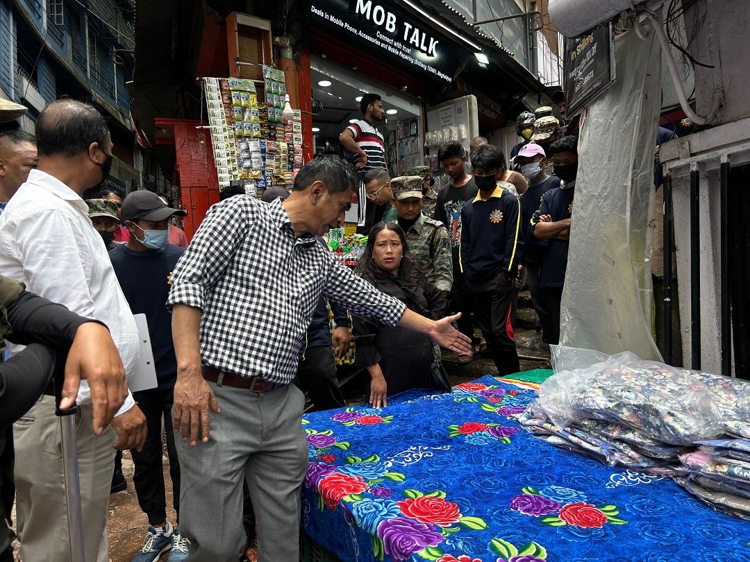 Tensions Rise in Police Bazar as Women Vendors Protest MUDA Crackdown