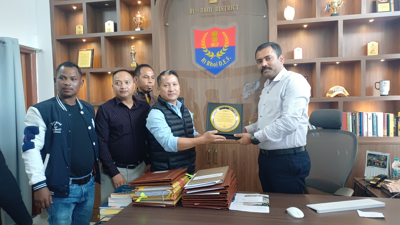 Ri Bhoi leaders felicitate SSP Rathore for road safety efforts, submit suggestions