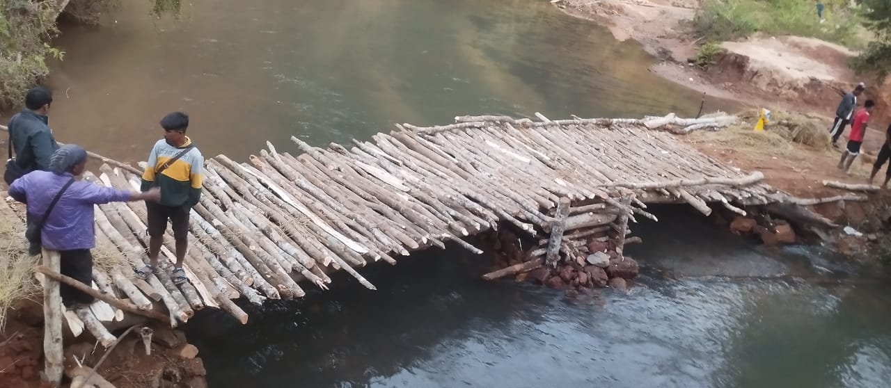 Villagers Race Against Time to Complete Bridge Ahead of Shyntor Bulia Festival