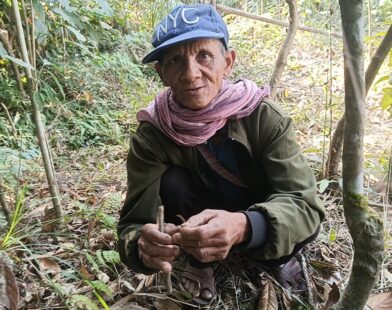 Khasi Traditional Healer Uses Indigenous Remedy for Dog Bite Cases in Siatbakon