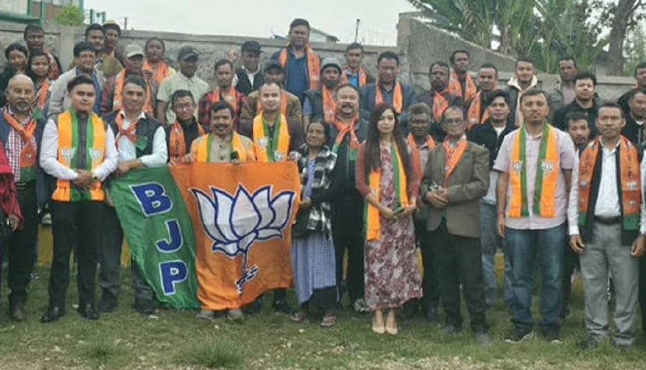 Hundreds from other parties join BJP in Mawryngkneng
