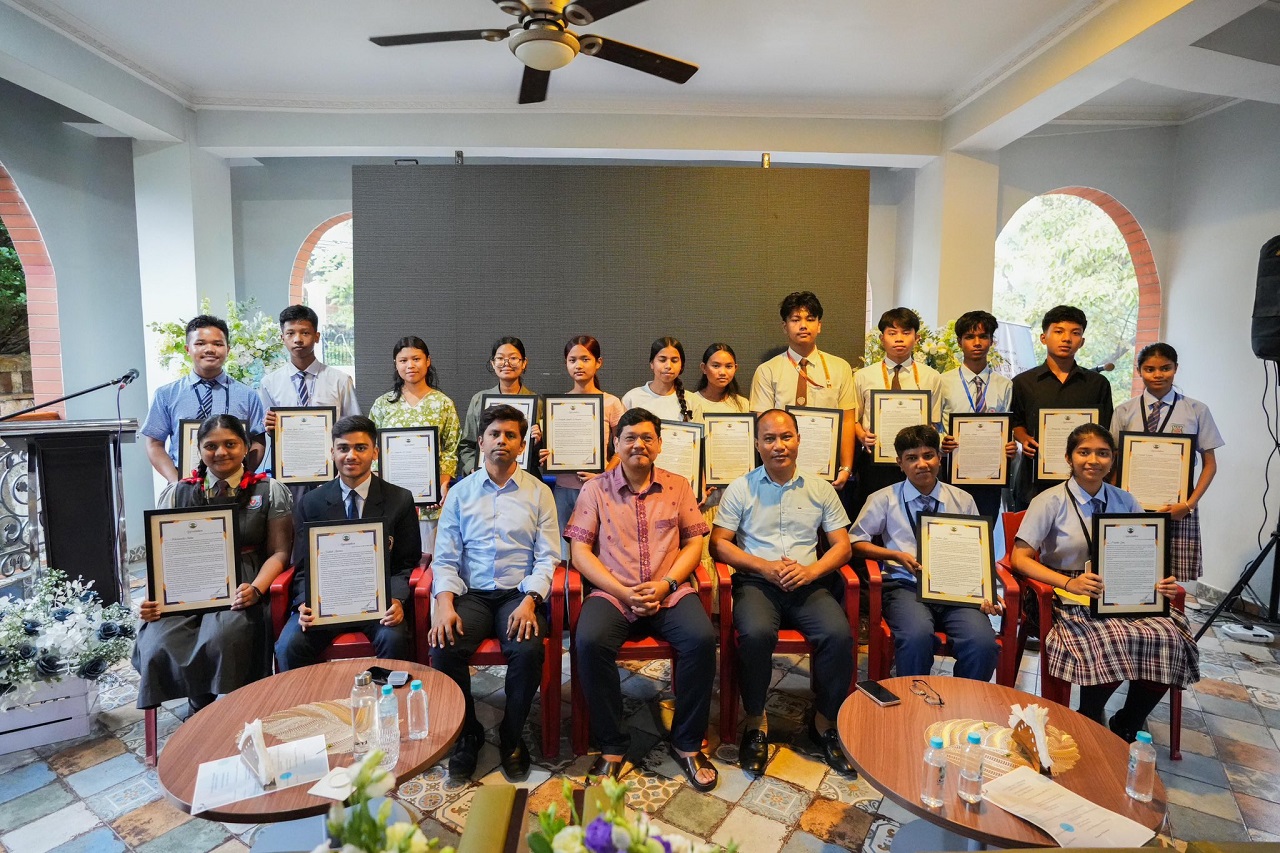 Meghalaya CM felicitates SSLC toppers of Garo Hills region
