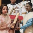 Khasi root bridge weaver Hally War received Padma Shri at Rashtrapati Bhavan