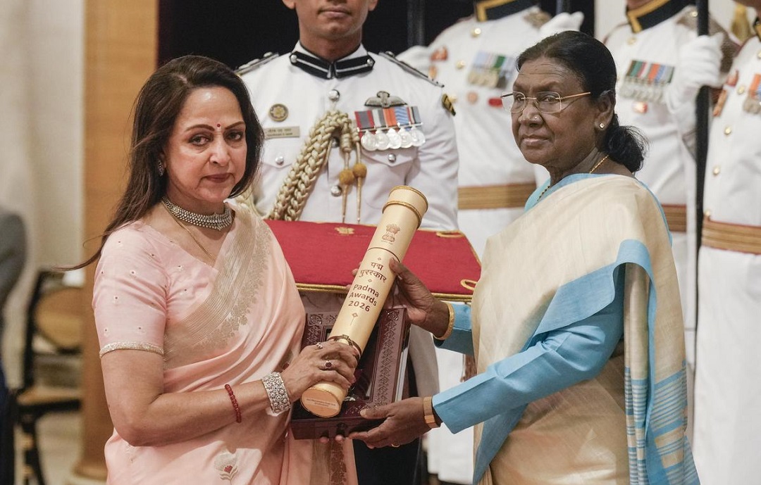 Khasi root bridge weaver Hally War received Padma Shri at Rashtrapati Bhavan