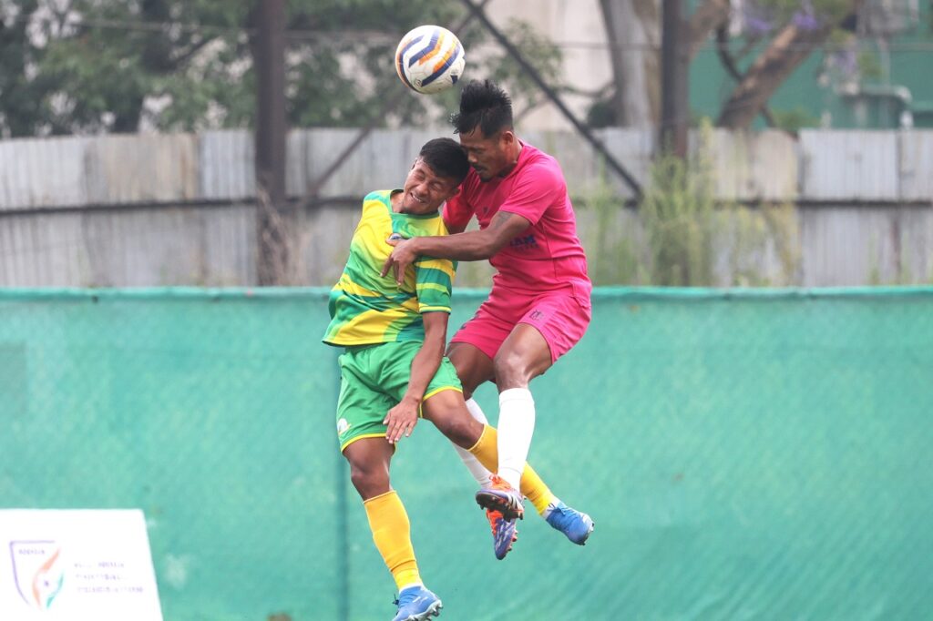 Mawlai in yellow-green, Rangdajied United in pink