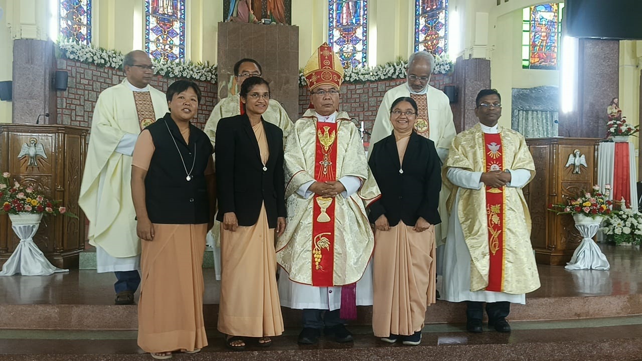 Archbishop Victor Urges Faithful to Be Courageous Witnesses as Daughters of St. Paul Mark 75 Years in India