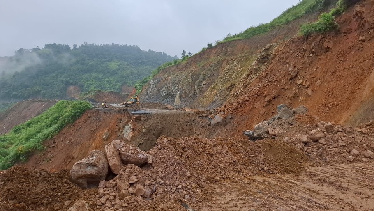 Pynursla admin issues advisory, urges use of alternative routes amid landslide risk