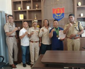 Ri Bhoi SP Honours Arm Wrestling Champion Alan Sun Marbaniang After National Gold Triumph