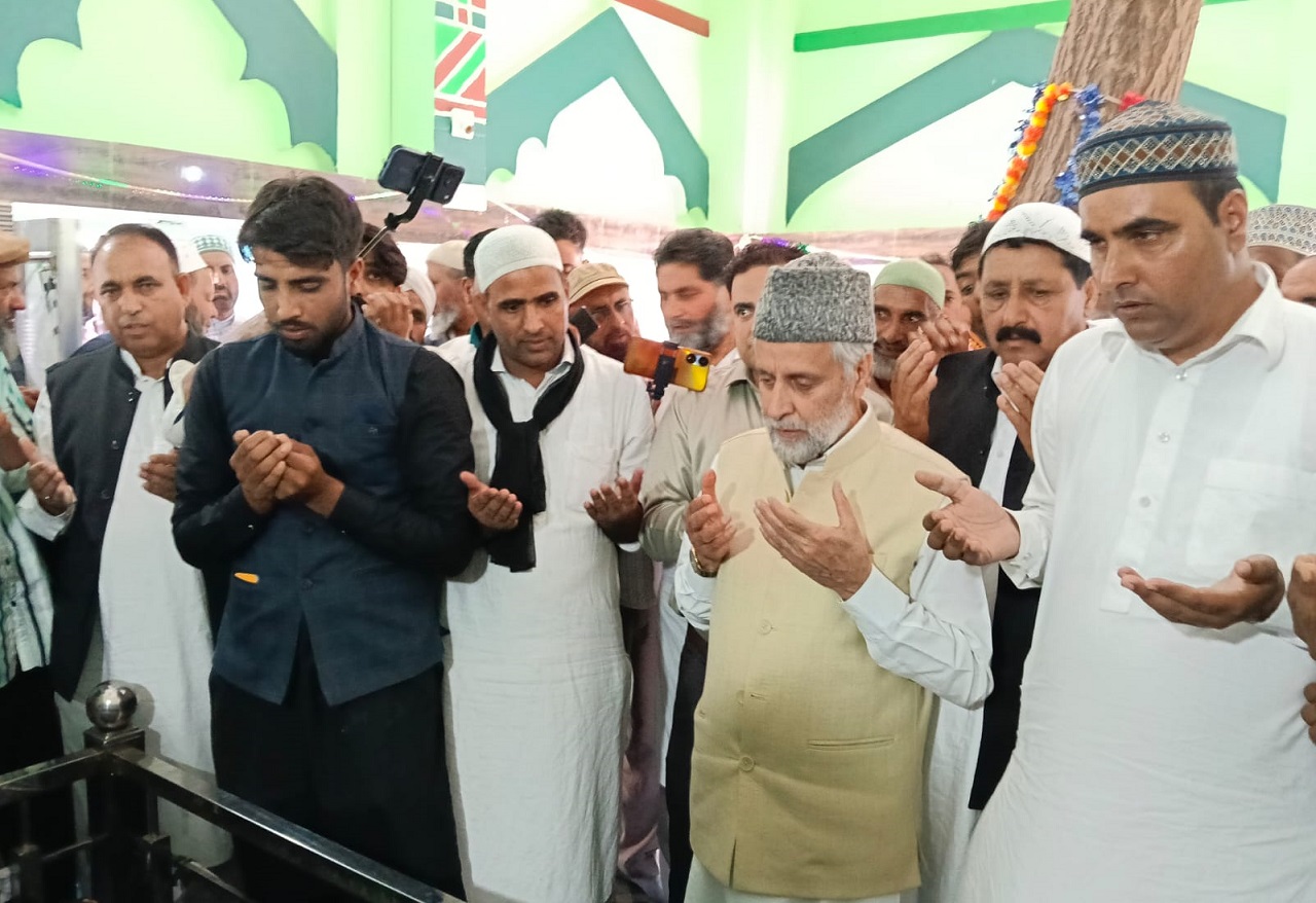 Mian Altaf Ahmad Larvi Lays Foundation Stone for Mosque at Chhajla Ziyarat