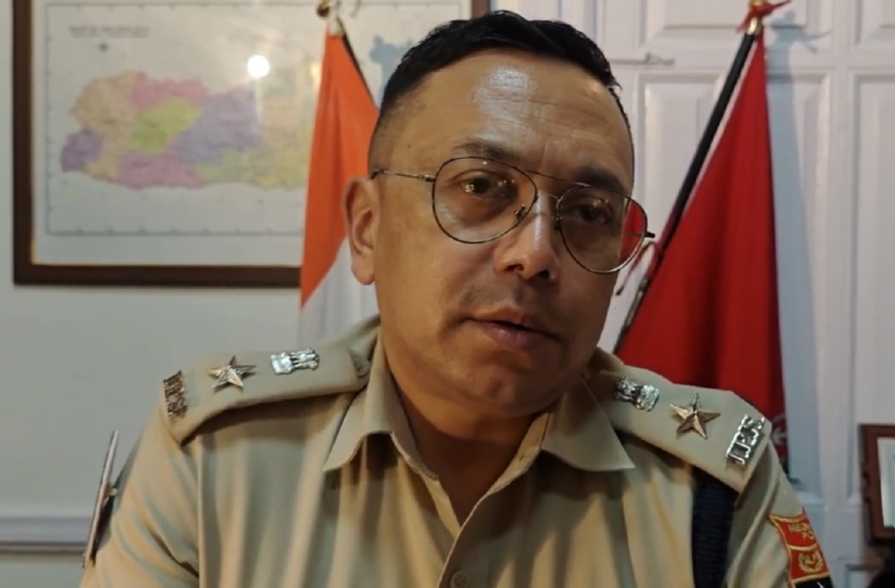 Laban PS hit with petrol bombs: gypsy damaged, manhunt on