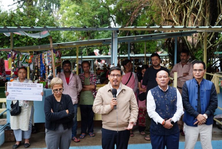 Conrad Distributes ₹20,000 Assistance to Relocated Street Vendors at Brightwell–Barik
