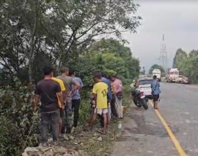 Tourist Taxi Plunges into Gorge at Puriang; Driver Killed, Five Injured