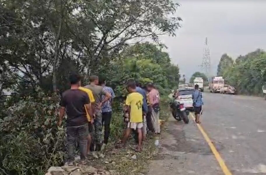 Tourist Taxi Plunges into Gorge at Puriang; Driver Killed, Five Injured